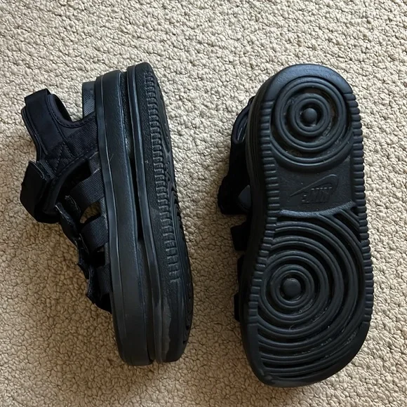 Nike Black Platform Sandals - Picture 3 of 3